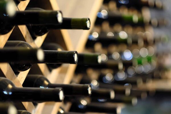 Resting,Wine,Bottles,Stacked,On,Wooden,Racks,In,Cellar rayons vin chez Intermarché